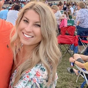 Meet your Posher, Casey